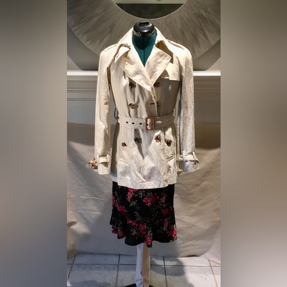 Banana Republic trench coat. Tan,cotton canvas, lined, lots of details, Size PS - Picture 4 of 16